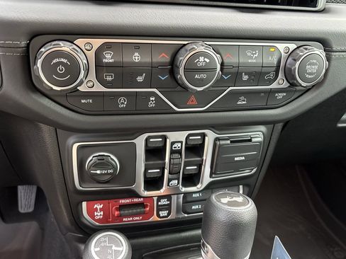 New 2026 Jeep Wrangler Unlimited Rubicon AWD/4WD image 15