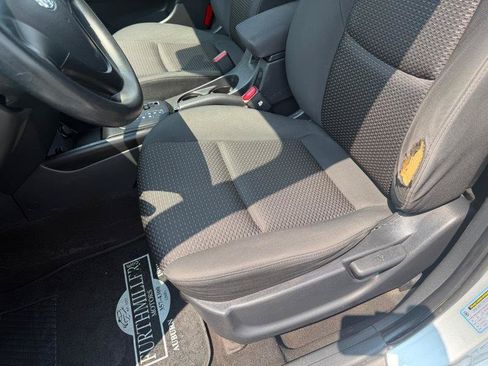 Used 2010 Hyundai Elantra GLS FWD image 15