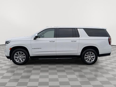 Used 2024 Chevrolet Suburban Premier RWD image 2