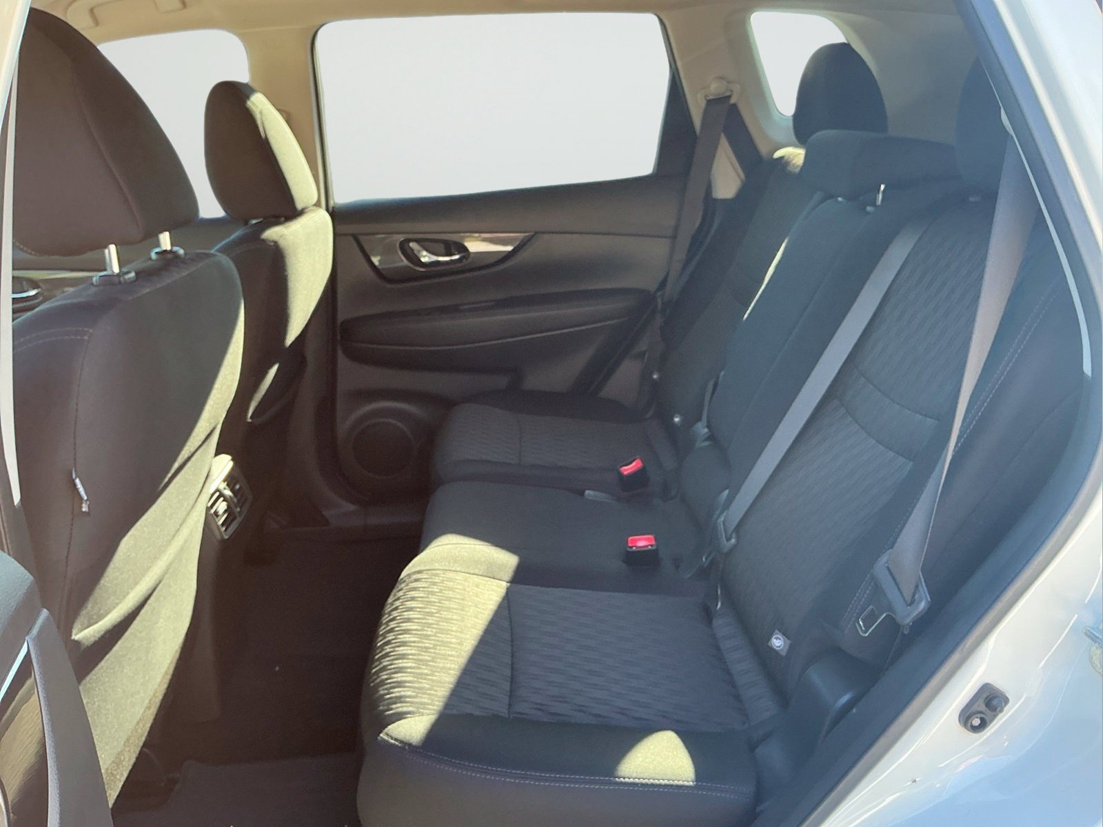 Used 2018 Nissan Rogue SV w/ Premium Package FWD image 11