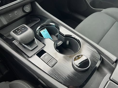 Used 2023 Nissan Rogue S image 23