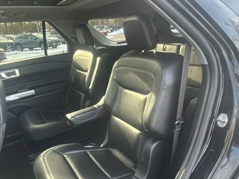 Used 2023 Ford Explorer XLT image 35