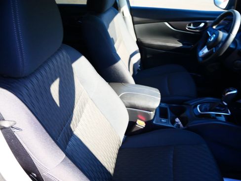 Used 2019 Nissan Rogue SV w/ Premium Package AWD/4WD image 28