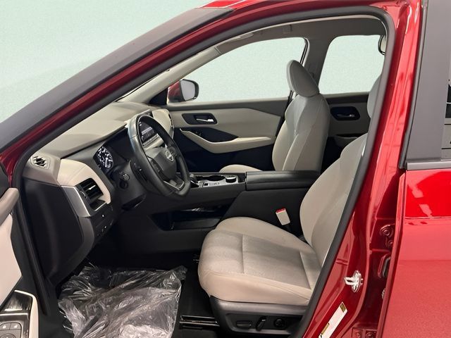 Used 2025 Nissan Rogue SV AWD/4WD image 16