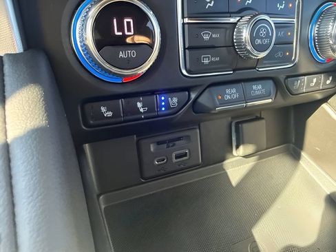 Used 2021 GMC Yukon SLT w/ SLT Premium Package AWD/4WD image 27