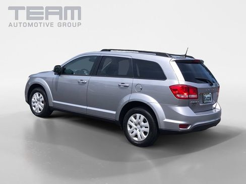 Used 2019 Dodge Journey SE w/ Connectivity Group FWD image 5