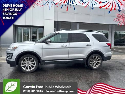 Used 2017 Ford Explorer Limited w/ Equipment Group 303A AWD/4WD image 2