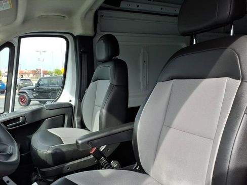 Used 2025 RAM ProMaster 2500 w/ Convenience Group FWD image 9
