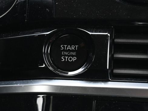 Used 2025 Nissan Pathfinder SV FWD image 15