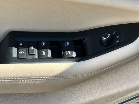 Used 2025 Jeep Grand Cherokee Limited w/ Luxury Tech Group II image 17