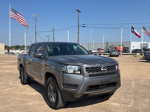 Certified 2025 Nissan Frontier SV w/ Tow Package RWD image 2