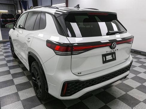 New 2025 Volkswagen Tiguan SE R-Line image 10