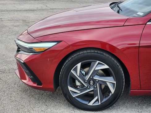 Used 2024 Hyundai Elantra Limited image 8