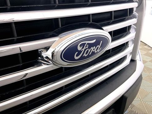 Used 2015 Ford F150 XLT w/ Equipment Group 302A Luxury image 20