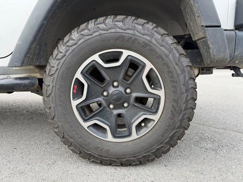 Used 2012 Jeep Wrangler Unlimited Rubicon w/ Connectivity Group AWD/4WD image 24