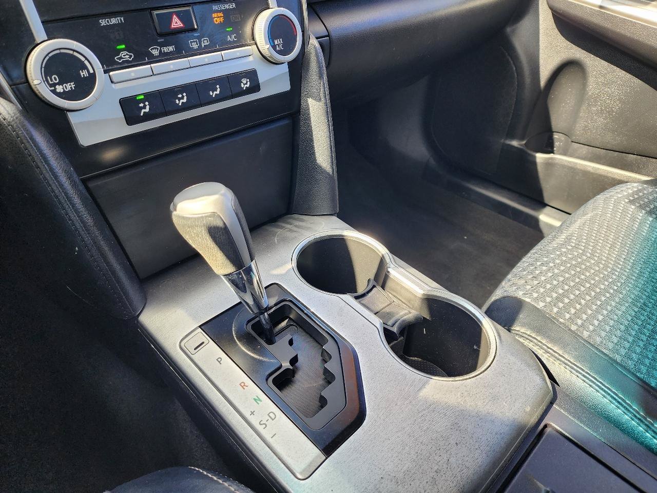 Used 2014 Toyota Camry SE FWD image 18