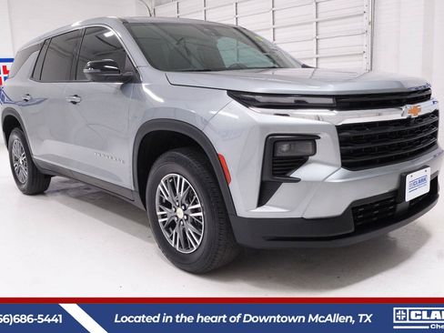 Used 2024 Chevrolet Traverse LS FWD image 3
