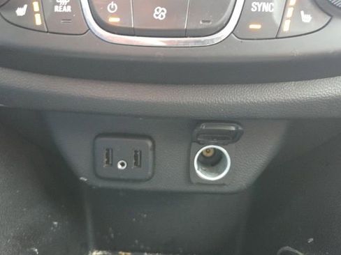 Used 2023 Chevrolet Traverse LT image 39