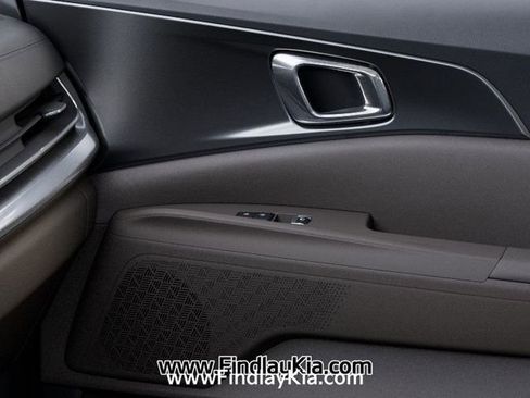 New 2026 Kia Carnival LXS image 28