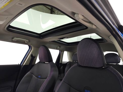 Used 2025 MINI Cooper 4-Door Hardtop FWD image 18