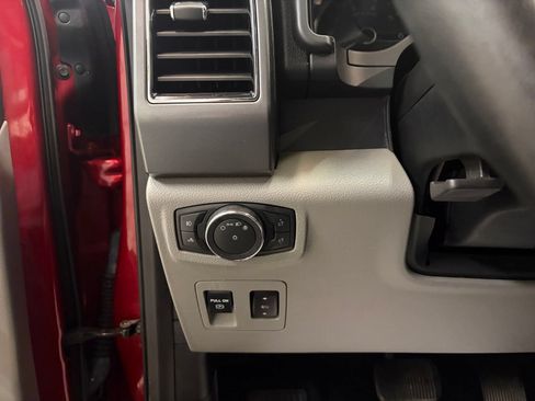 Used 2018 Ford F150 XLT w/ Equipment Group 302A Luxury AWD/4WD image 16