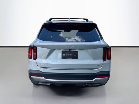 Used 2025 Kia Sorento EX w/ EX Panoramic Sunroof Package image 4