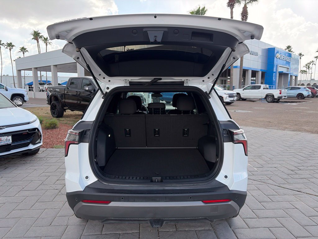 Used 2026 Chevrolet Equinox LT FWD image 7