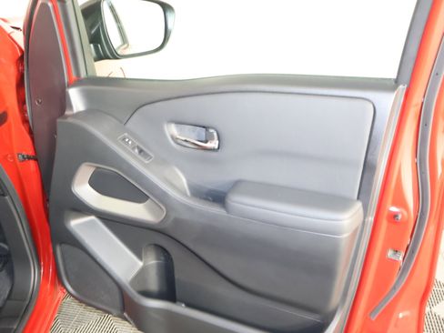 Used 2024 Nissan Frontier SV image 43