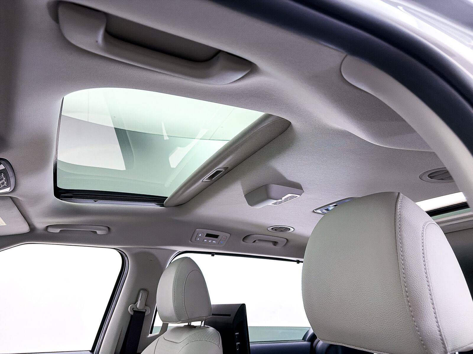 Used 2025 Kia Carnival SX Prestige FWD image 5
