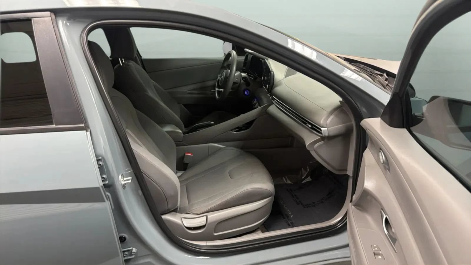 Used 2023 Hyundai Elantra SE FWD image 21