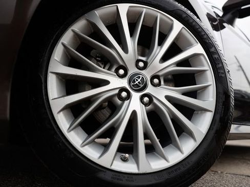 Used 2019 Toyota Camry XLE image 35