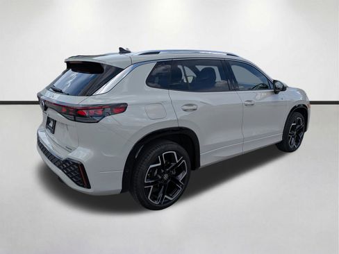 Used 2026 Volkswagen Tiguan SEL R-Line image 4