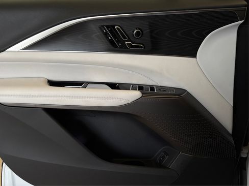 New 2026 Cadillac Lyriq Luxury image 21