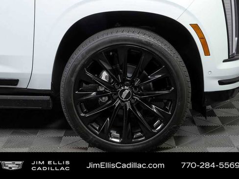 Certified 2026 Cadillac Escalade ESV Platinum Sport w/ LPO, ONYX Package AWD/4WD image 42