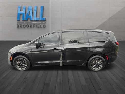 Used 2020 Chrysler Pacifica Touring-L AWD/4WD image 2