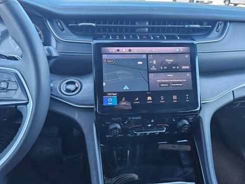 Used 2024 Jeep Grand Cherokee Limited image 17