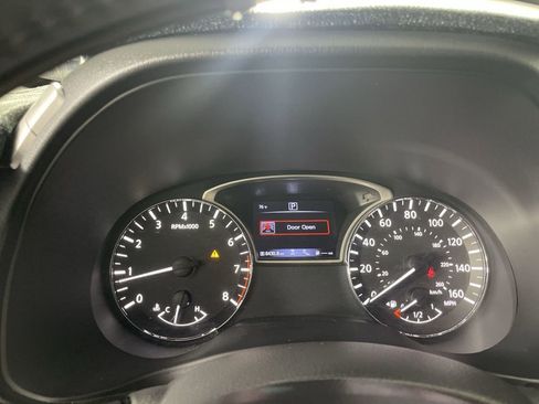 Used 2020 Nissan Pathfinder SV image 12