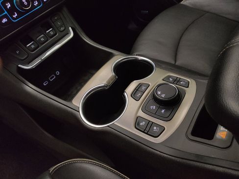 Used 2018 GMC Terrain Denali w/ Advanced Safety Package image 26