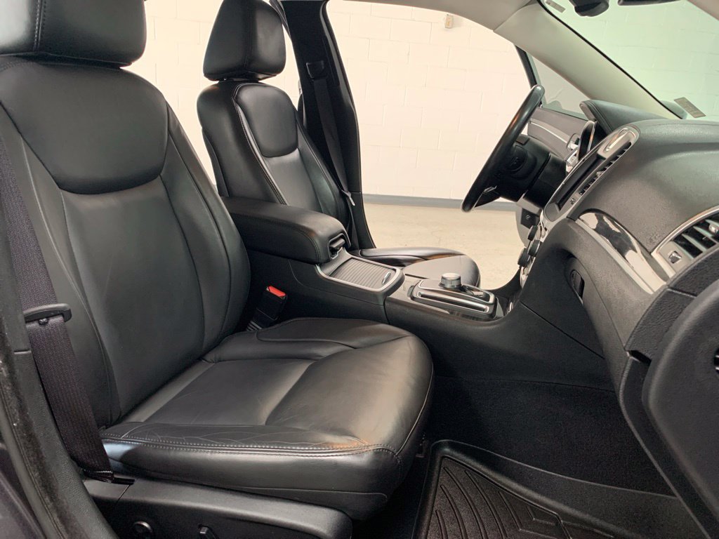 Used 2019 Chrysler 300 Touring w/ Quick Order Package 2EF RWD image 10
