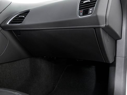 Used 2015 Chevrolet Corvette Z06 w/ 3LZ Preferred Equipment Group image 38