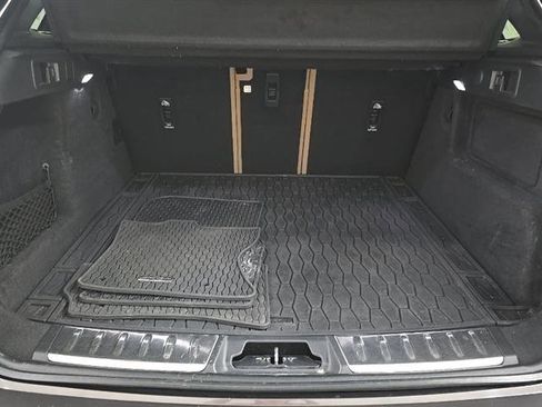 Used 2022 Jaguar F-PACE S image 12