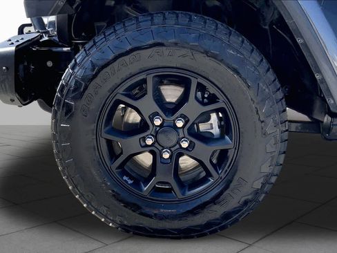 Used 2018 Jeep Wrangler Unlimited Sahara w/ Quick Order Package 24M Moab AWD/4WD image 11