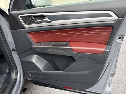 Used 2022 Volkswagen Atlas Cross Sport SEL Premium R-Line image 33