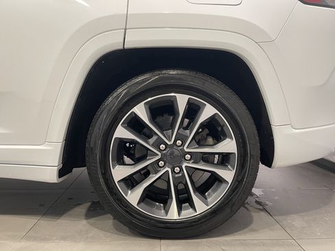 Used 2023 Jeep Grand Cherokee Overland AWD/4WD image 8