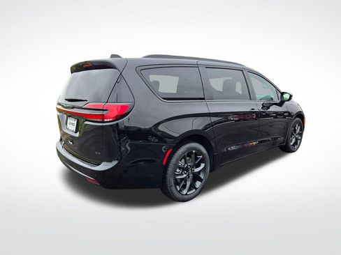 New 2026 Chrysler Pacifica Select w/ S Appearance Package image 3