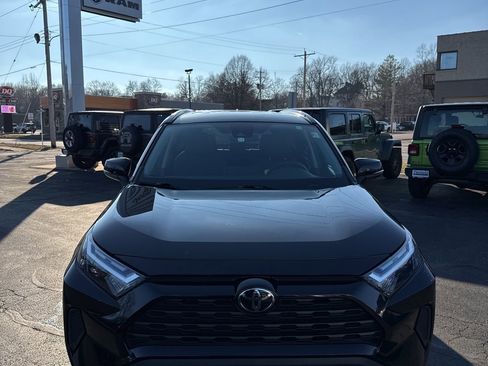 Used 2022 Toyota RAV4 XLE image 2