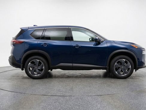 Used 2025 Nissan Rogue SV FWD image 11
