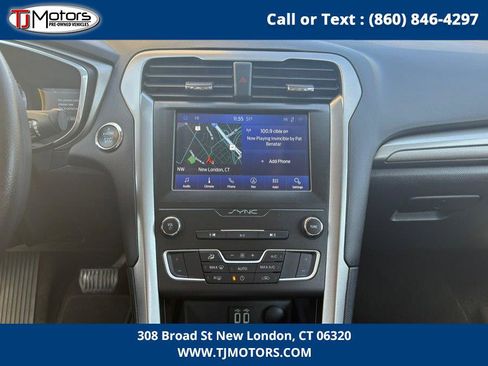 Used 2020 Ford Fusion SE image 18