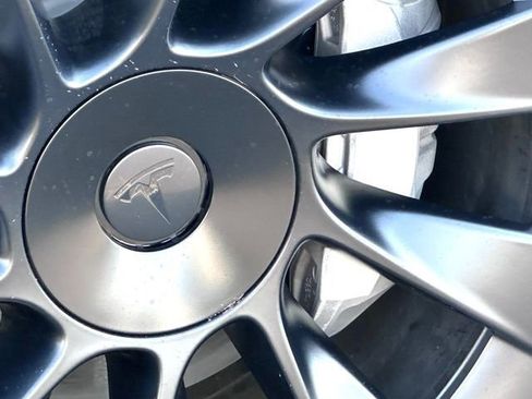 Used 2024 Tesla Model Y Long Range image 9