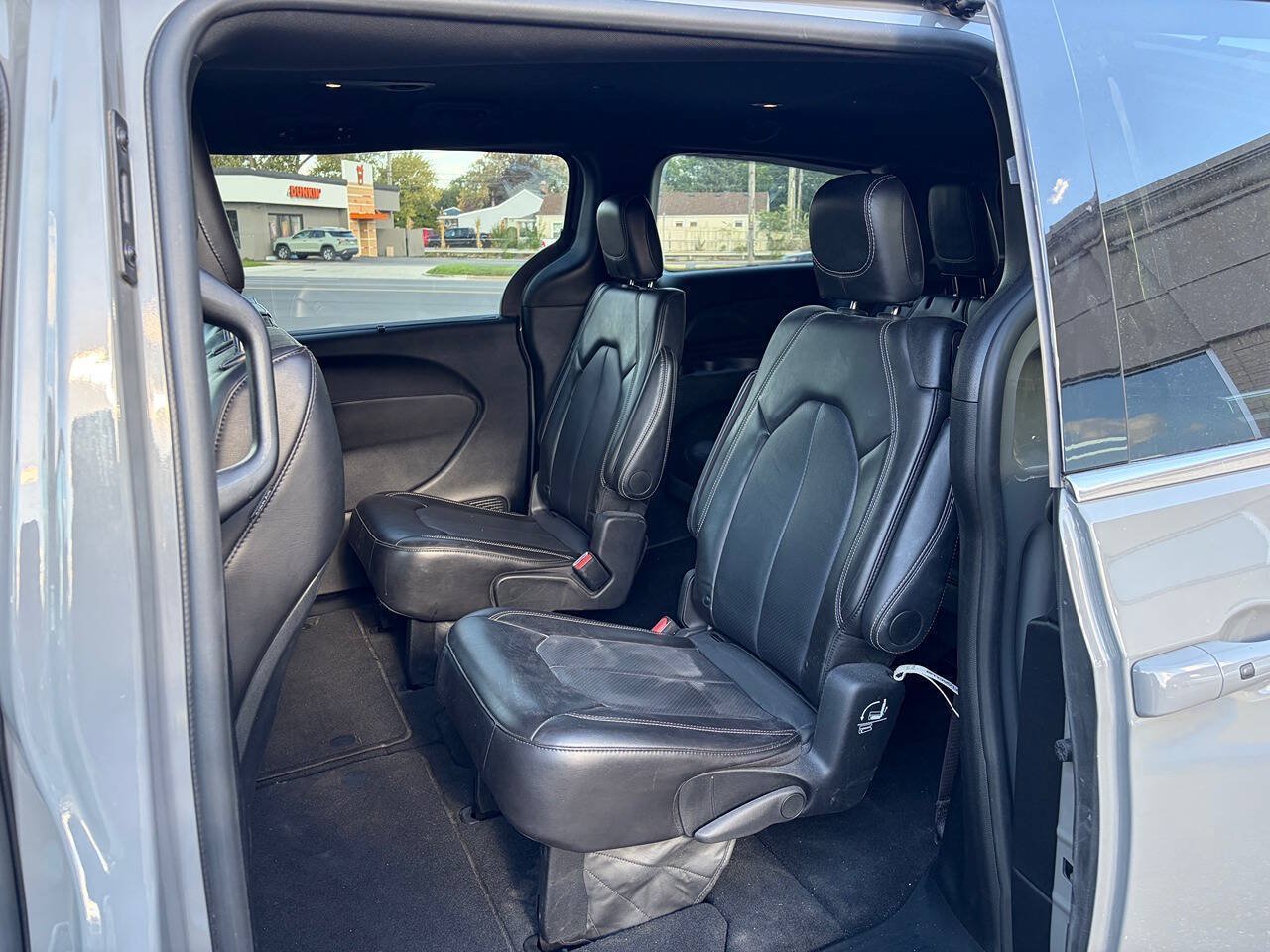 Used 2025 Chrysler Pacifica Select FWD image 15